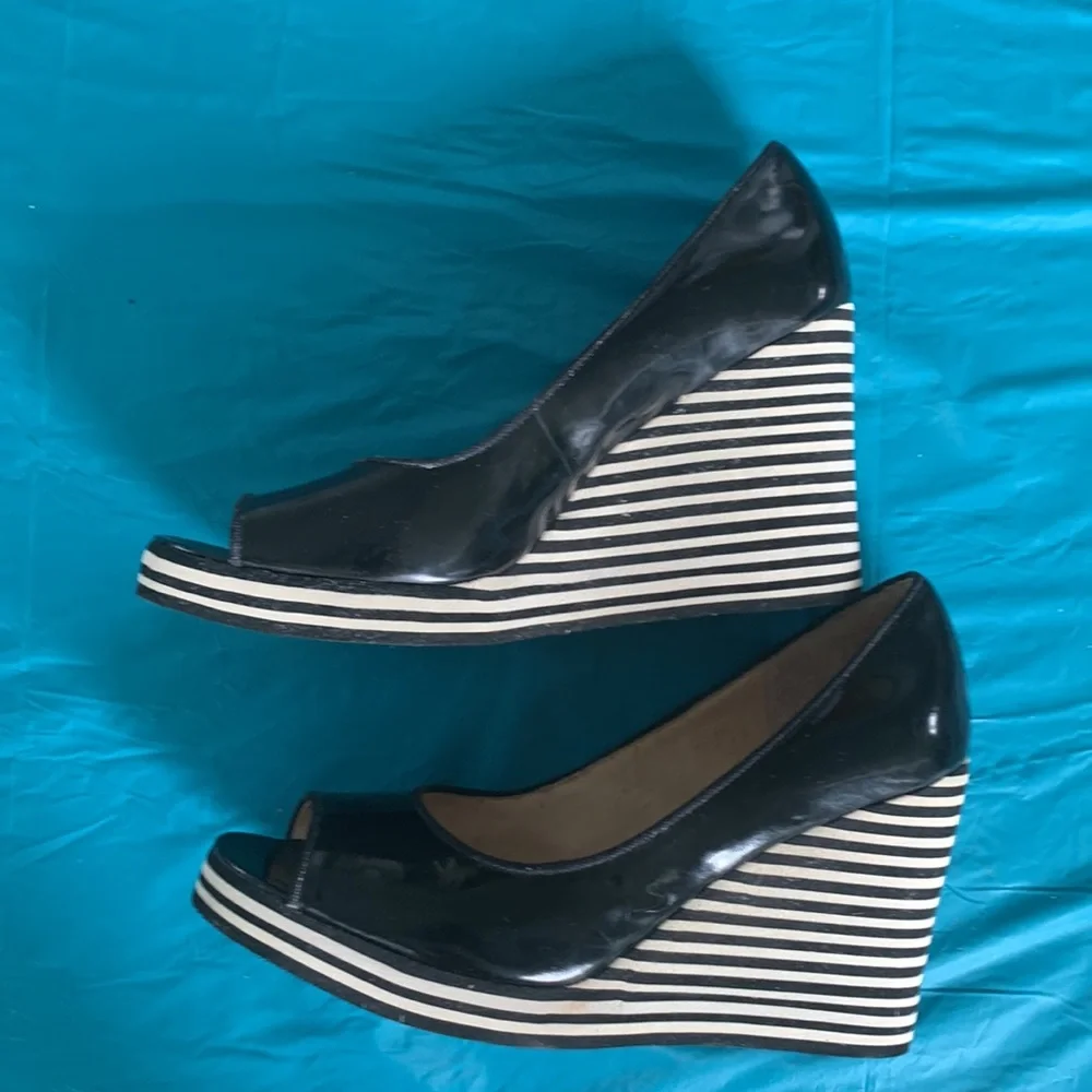 Gently worn Michael Kors Adlai’s Black and Cream Strip Wedge Shoes.